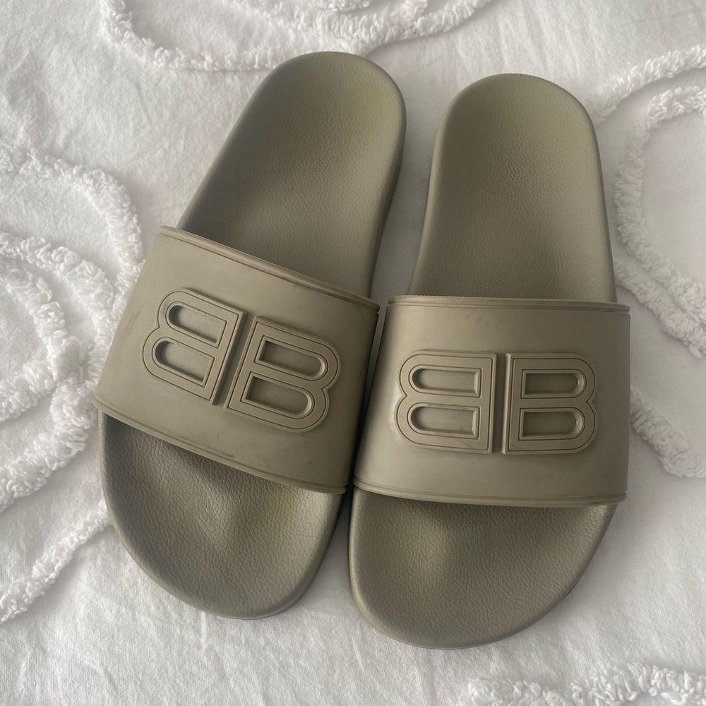 Balenciaga BB Pool Slides